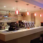 Hotel Logis-hotel & Restaurant Le Carnot Bolbec