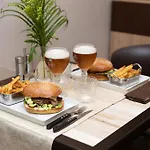 Hotel Logis-hotel & Restaurant Le Carnot Bolbec