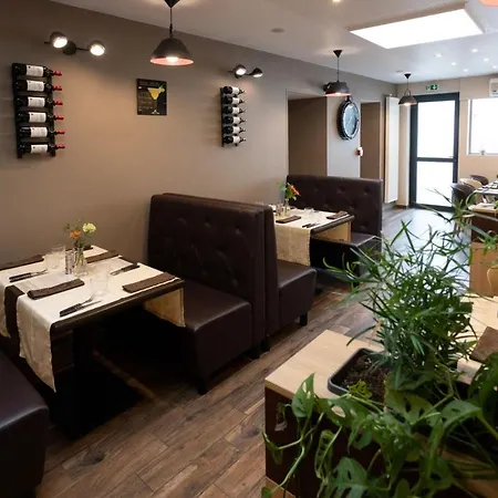Hotel Logis-Hotel & Restaurant Le Carnot