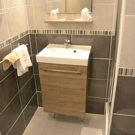 Logis-hotel & Restaurant Le Carnot Hotel 2*