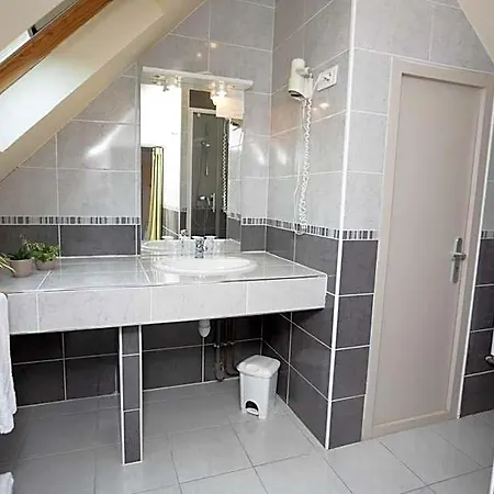 Отель Logis-hotel & Restaurant Le Carnot 2*