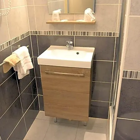 Logis-hotel & Restaurant Le Carnot Отель Больбек