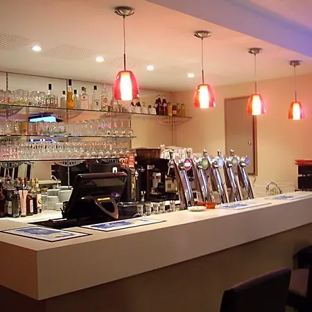 Logis-hotel & Restaurant Le Carnot Больбек