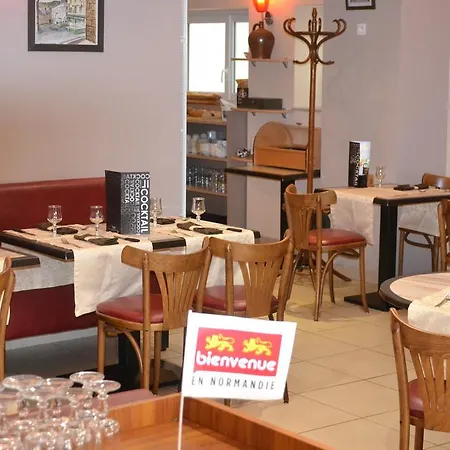 Hotel Logis-Hotel & Restaurant Le Carnot Bolbec