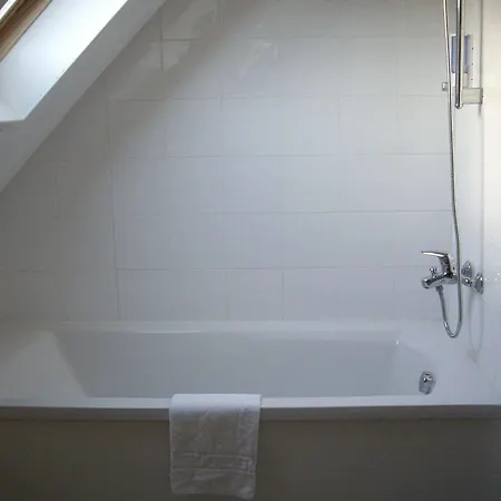 Logis-hotel & Restaurant Le Carnot ホテル 2*