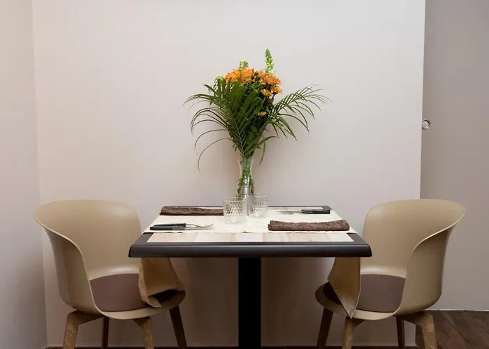 Hotel Logis-hotel & Restaurant Le Carnot Bolbec